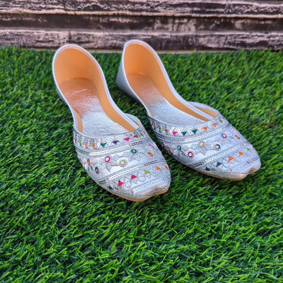 Silver khussa for girls - Thousand Slippers