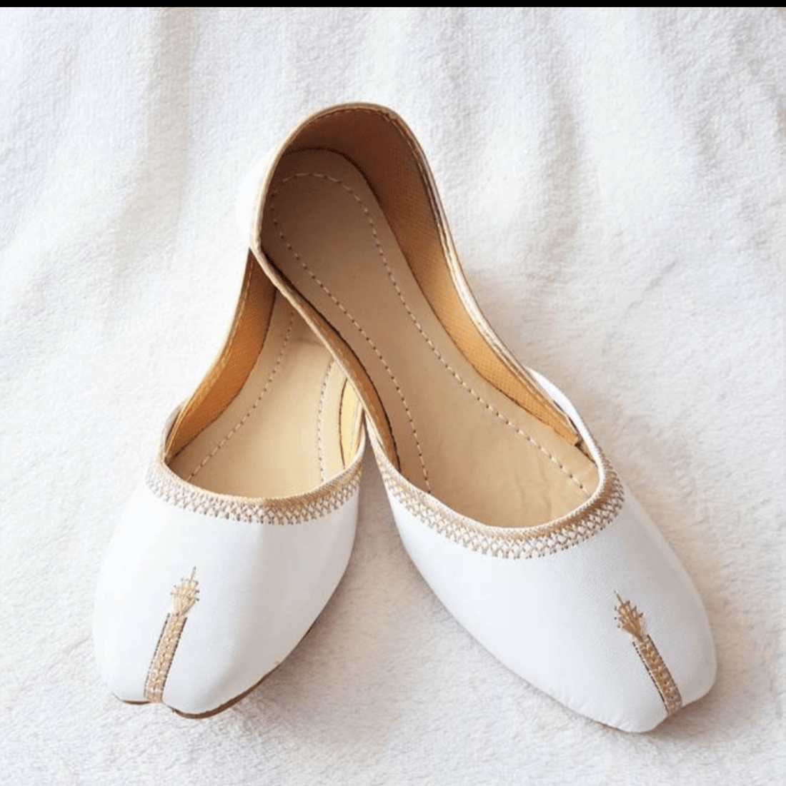 White Tilla Khussa - Thousand Slippers