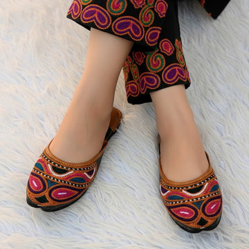 Stylish nagra khussa