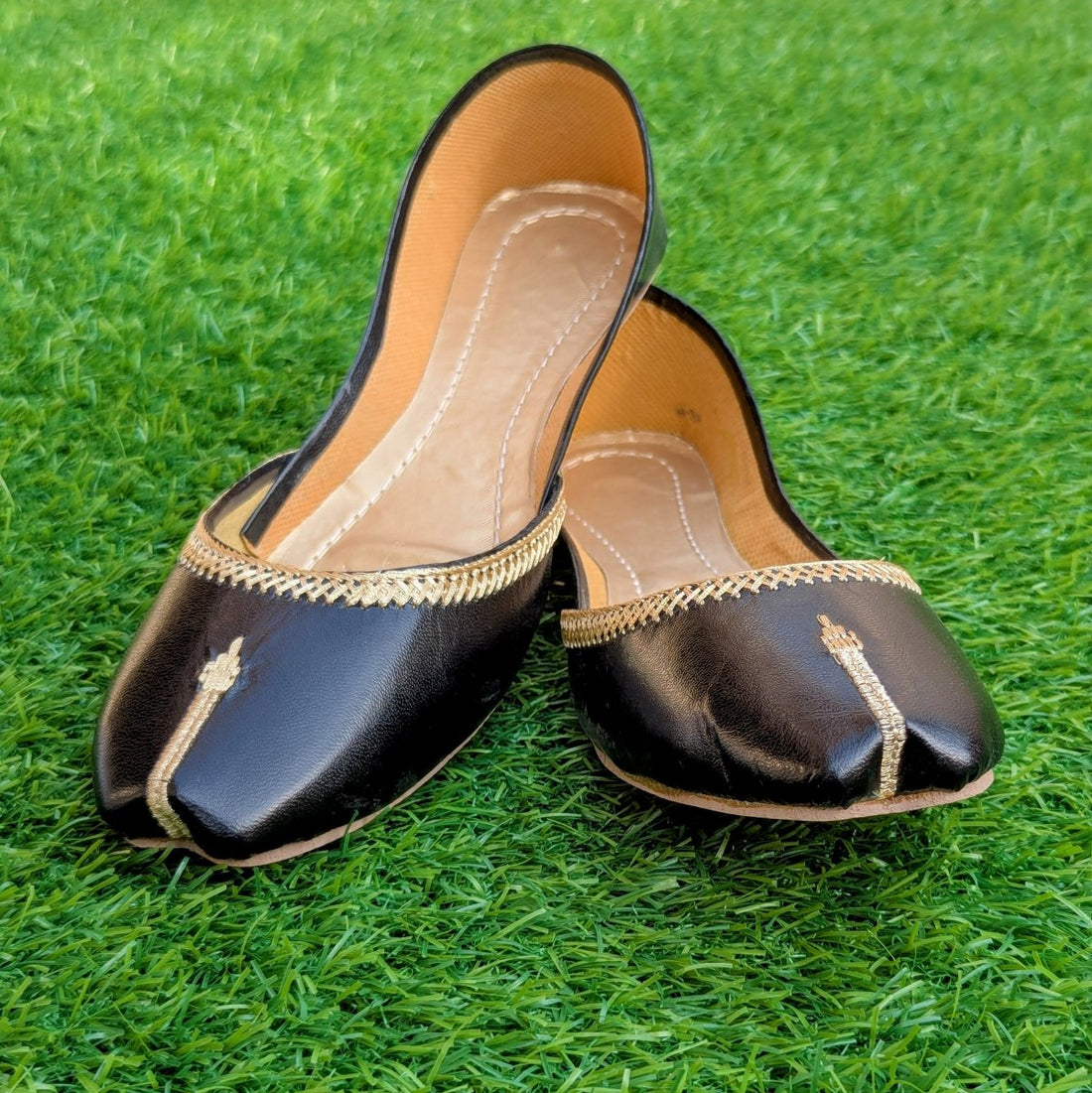Black tilla khussa for girls - Thousand Slippers